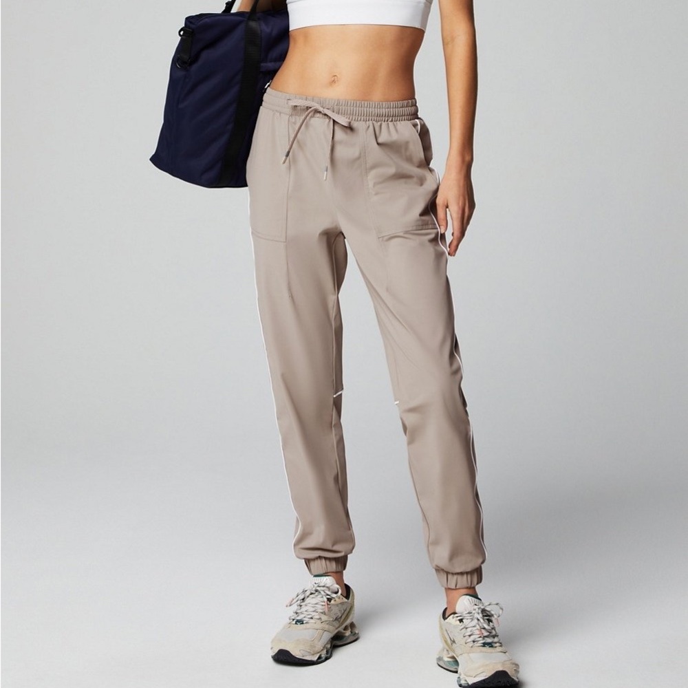 *NWT* Fabletics Piped One Jogger - Brutalist Khaki/Classic White